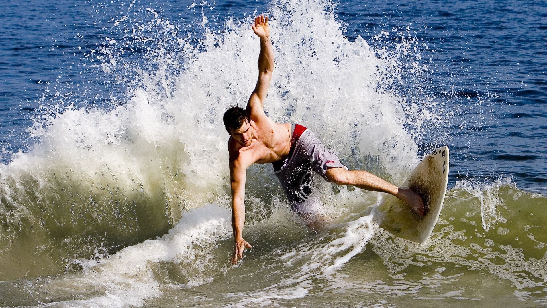 印度在射击、田径、摔跤、拳击等项目中表现出色,奖牌数显著增长。